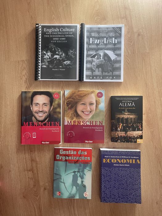 Livros para universitarios de economia, gestao ou linguas