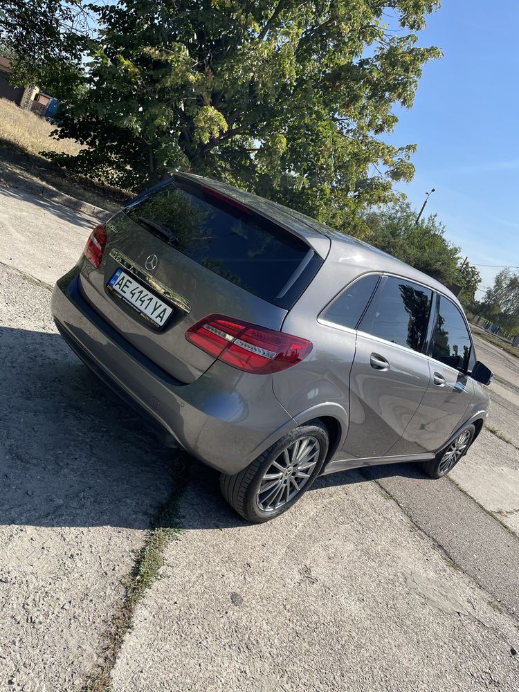 Продам Mercedec b250e