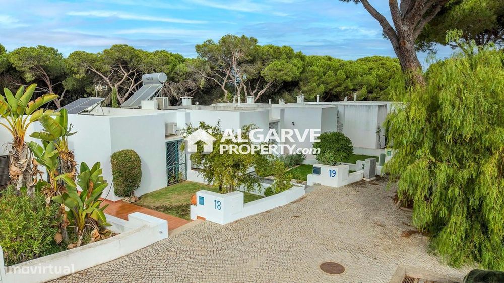 Moradia V2 com jardim privativo junto ao Old Course em Vilamoura, Alga