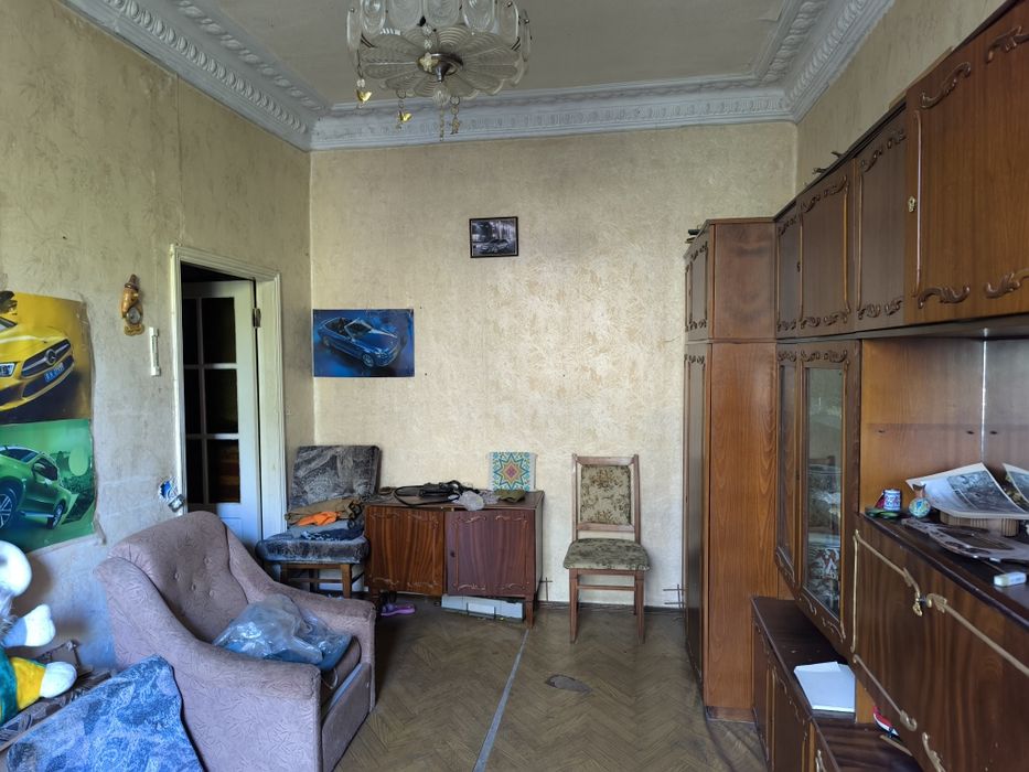 Продам двухкомнатную квартиру на Площади