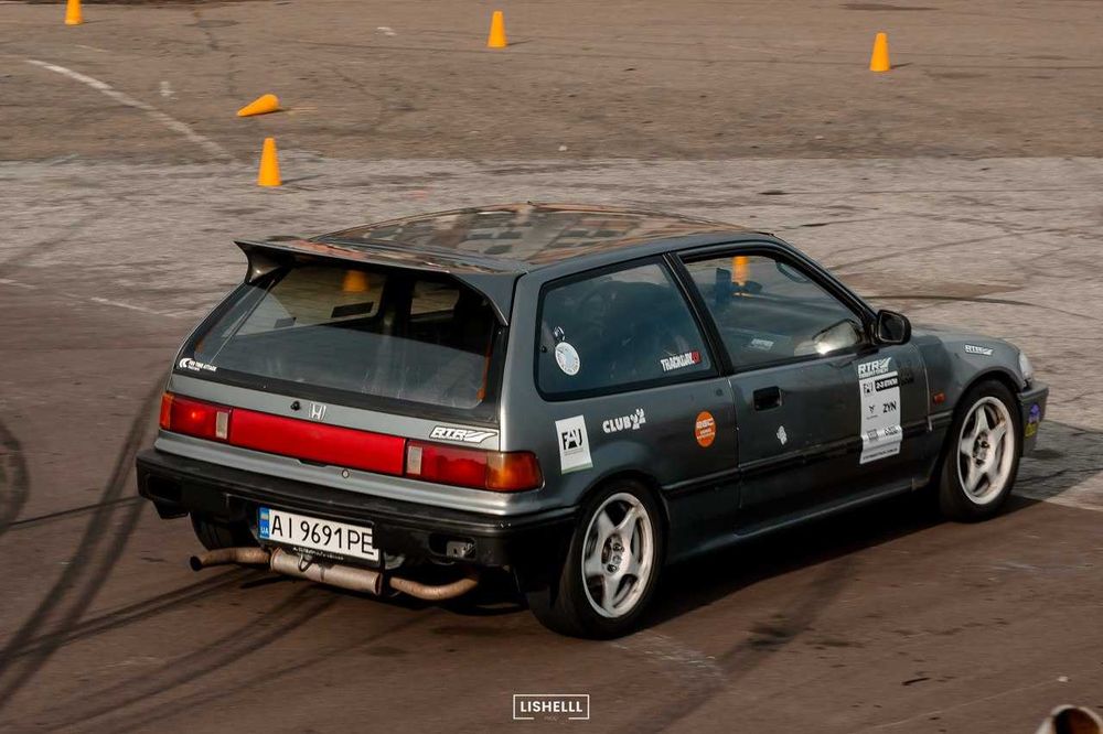 Продам машину підготовлену до змагань та трек днів