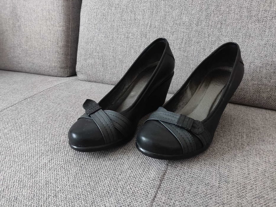 Czółenka skórzane na koturnie 37 37,5 Wasak buty pantofle skóra czarne
