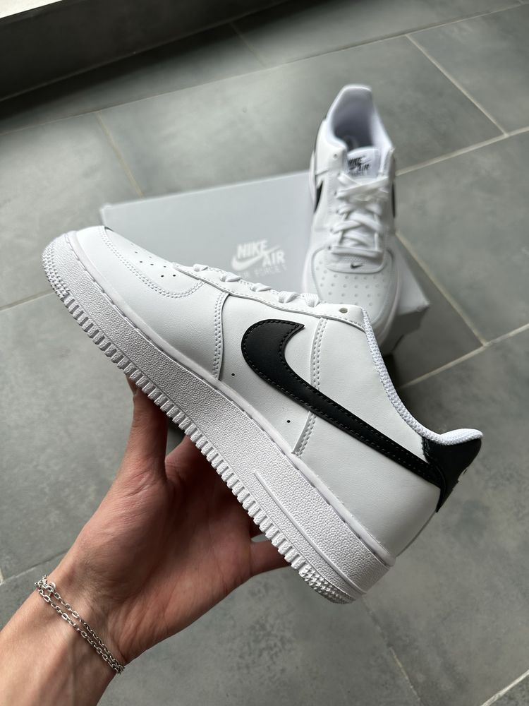 Жіночі оригінальні кросівки Nike Air Force 1 (GS) Low White/Black