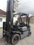 Empilhador nissan 2500kg diesel