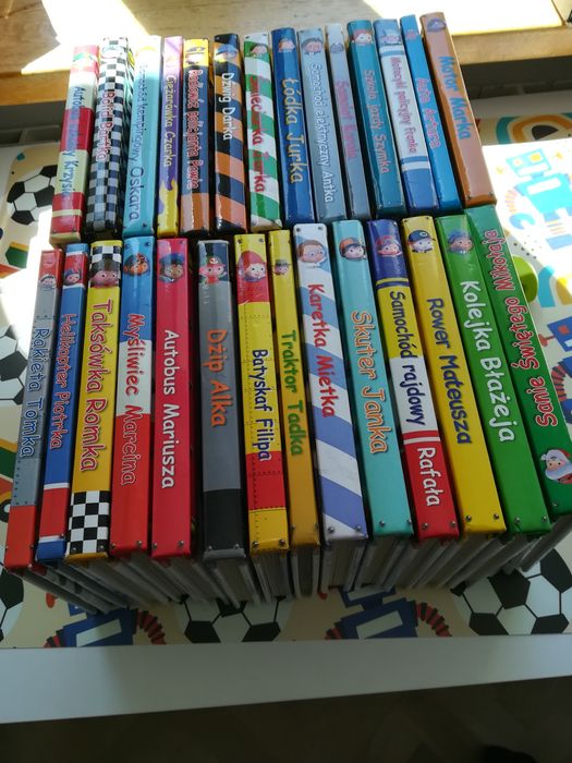 Nauka czytania, mały chłopiec, książeczki dla chłopca, czytanie litery