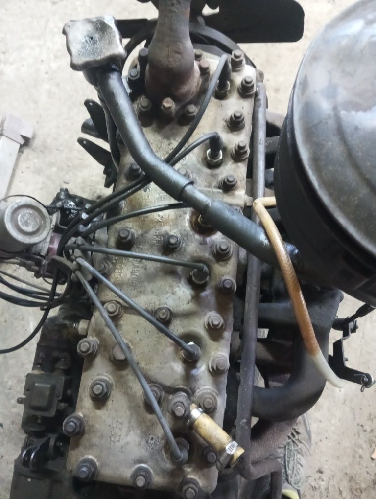 Продається мотор газ 51 і коробка в чудовому стані