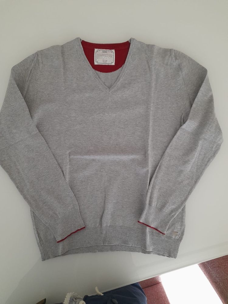 Camisola cinzenta gola V rapaz 13/14 Zara