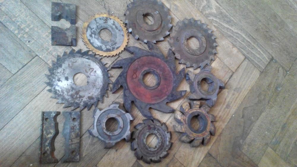 Продам фрезы. Различный диаметр и  назначение.