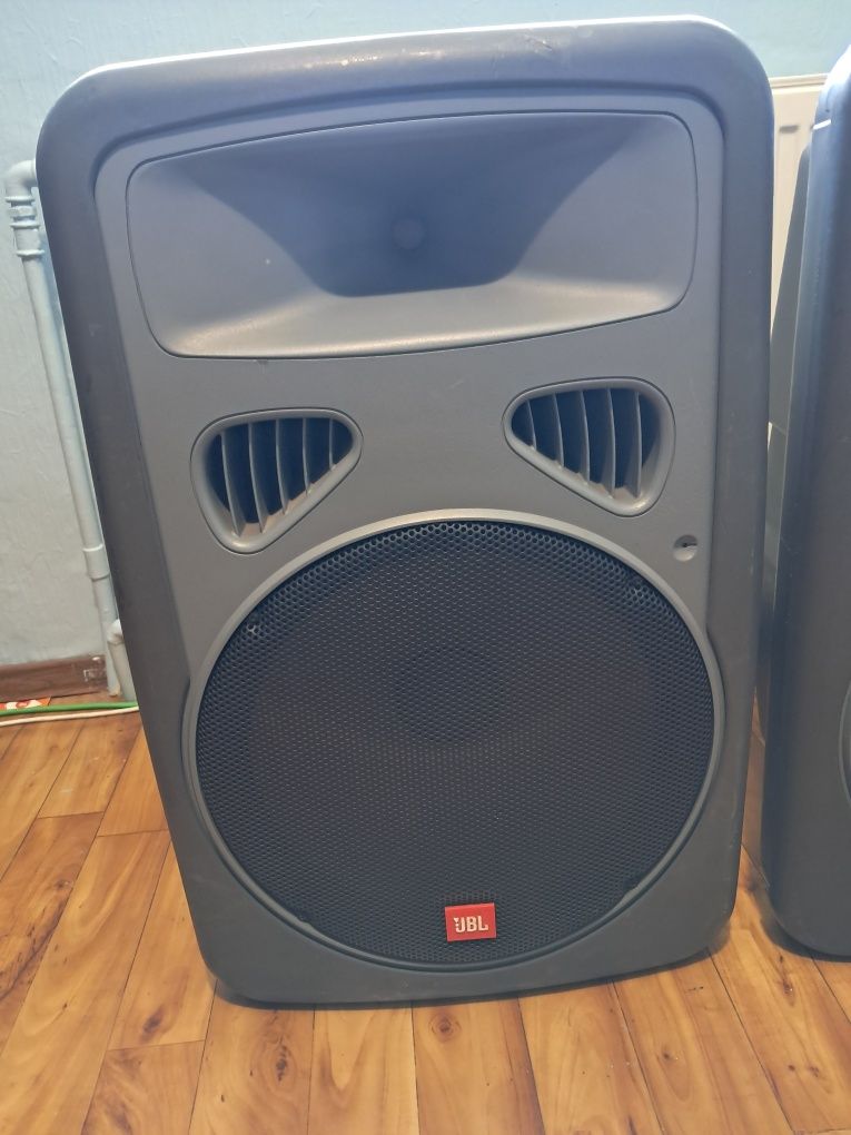 JBL EON 15 kolumny aktywne estradowe zestaw 

Power15

Powered Speaker