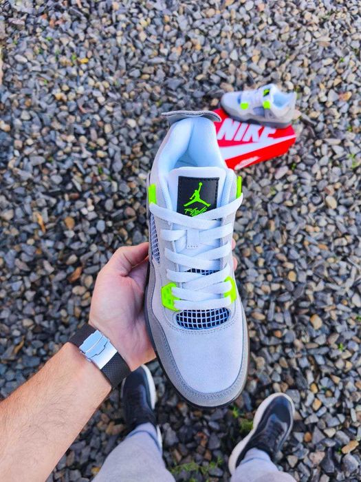 Чоловічі кросівки Nike Jordan 4 Retro демісезонні замша