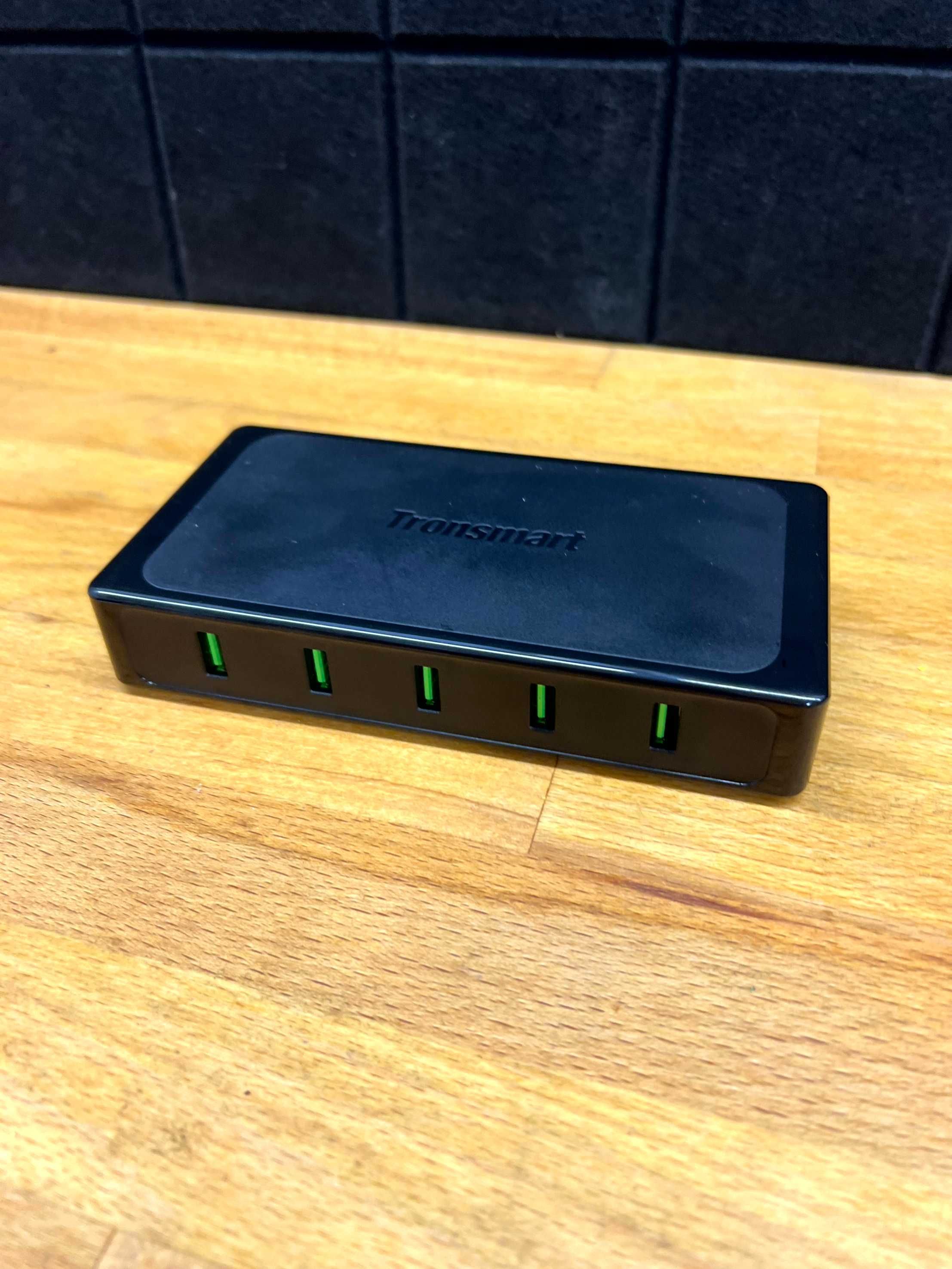 Ładowarka biurkowa Tronsmart Volt iQ 90W QC 3.0 USB