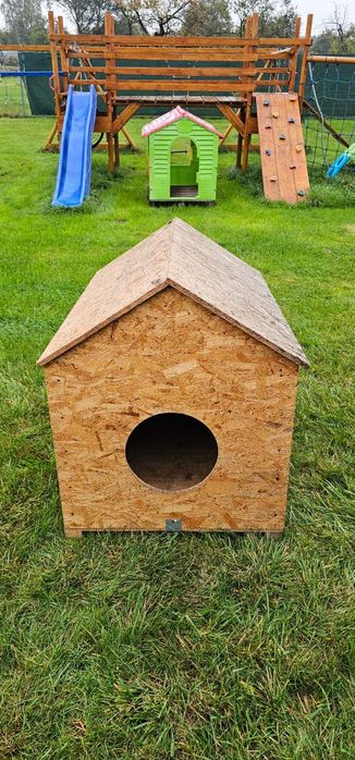 Buda ocieplana dla dużego psa (Bernardyna, Owczarka)