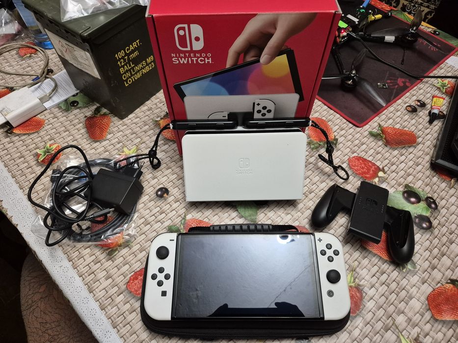Продам Nintendo Switch OLED 64 GB (White