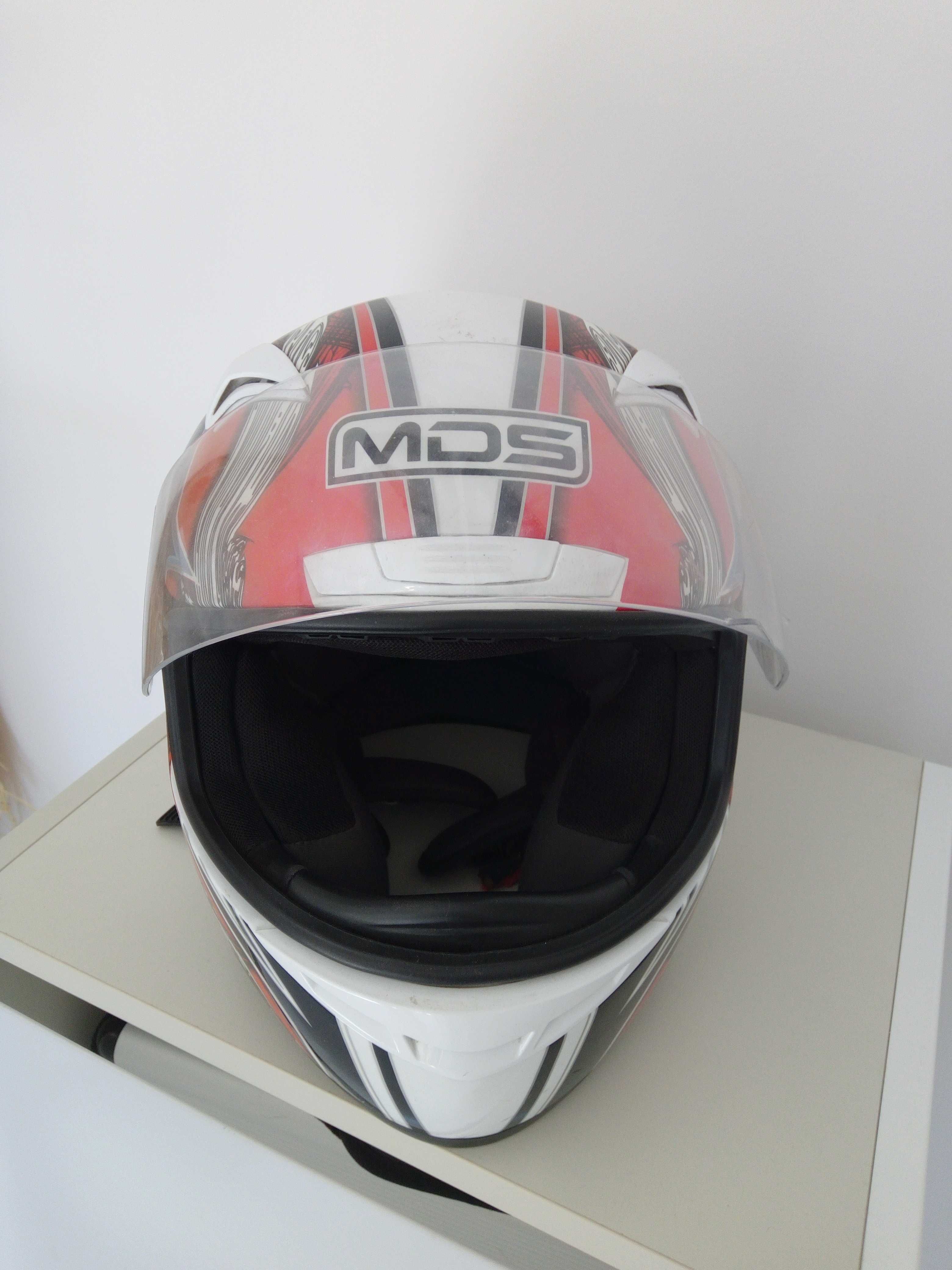 Capacete de marca MDS