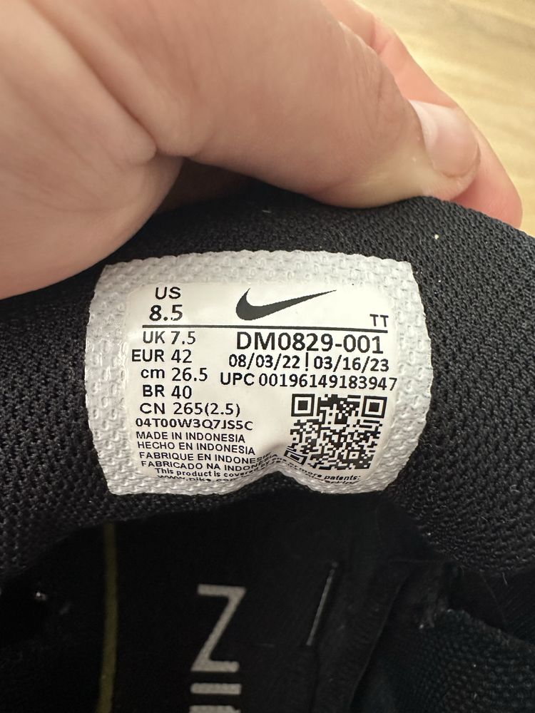 Sprzedam oryginalne buty Nike 42r
