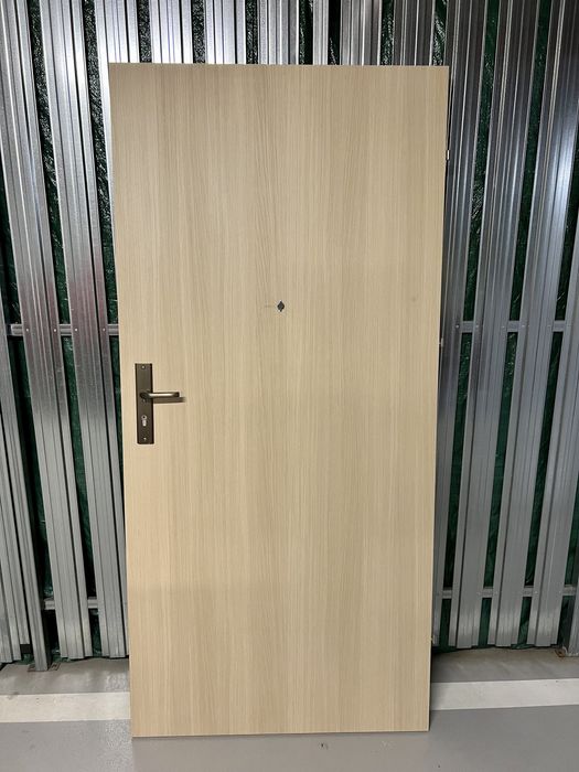 Drzwi wejściowe wewnątrzklatkowe 90/200 Porta Agat DW-A32/M prawe