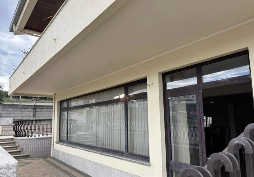 Alugo Estabelecimento Comercial / Armazém