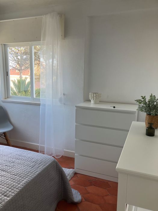 Arrenda-se T1 ,Monte Estoril, vista de mar, garagem box