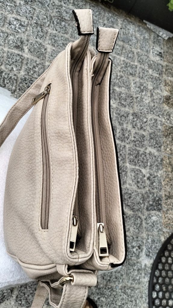 Bolça como nova cor bege barato para desocupar