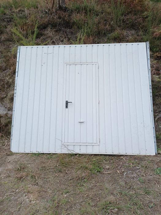 2 Portões de garagem branco em chapa