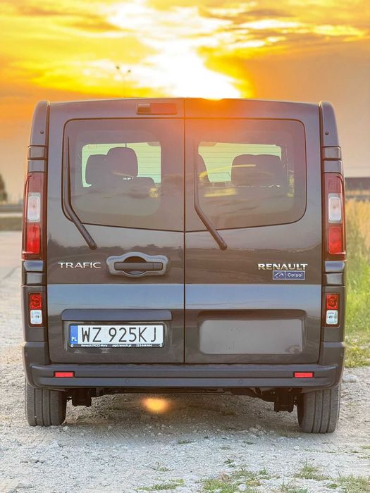 Wynajem BUS Warszawa Renault Trafic 9 osobowy automat 2025 NOWY kombi