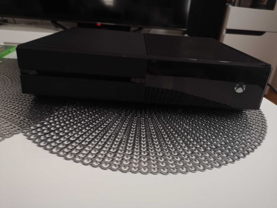 Xbox One czarny + akcesoria