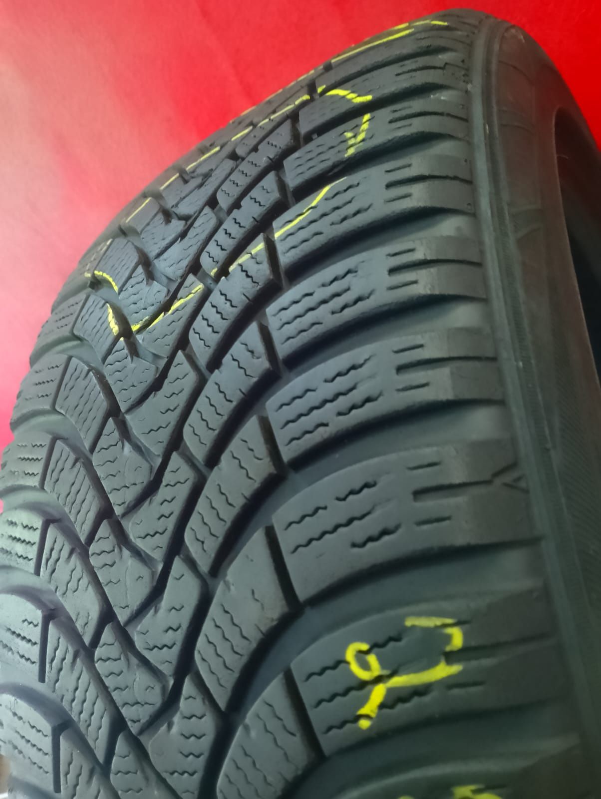Opona 225/45/17 falken eurowinetr