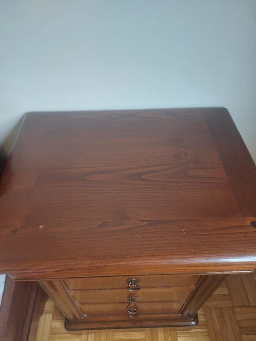 Mesas de cabeceira em Carvalho