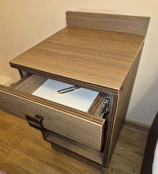 Меблі для спальні:  ліжко, комод, 2 тумби , дзеркало