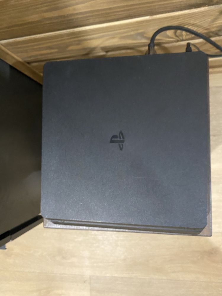 Playstation 4 slim 1 TB