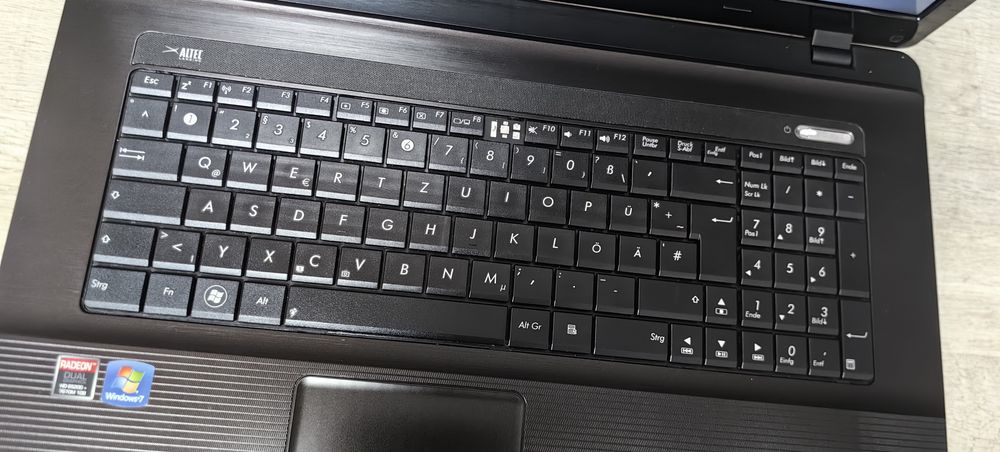 Ноутбук Asus X73T/AMD AG-3420M/Ram 6Gb /HDD 750Gb /Video 1Gb HD7670M
