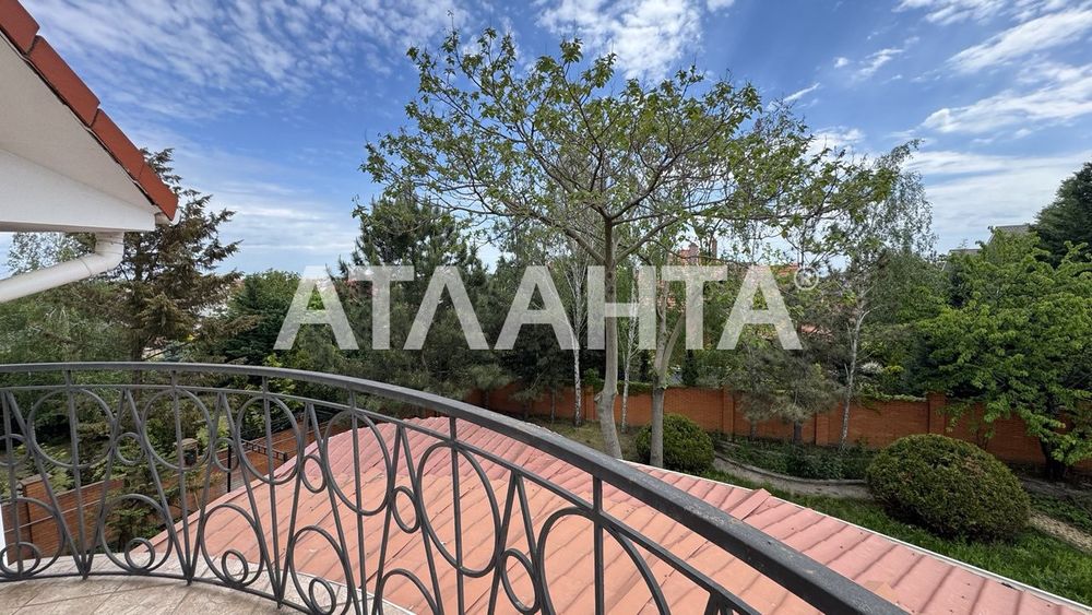 Дом у моря в охраняемом жилом массиве Совиньон