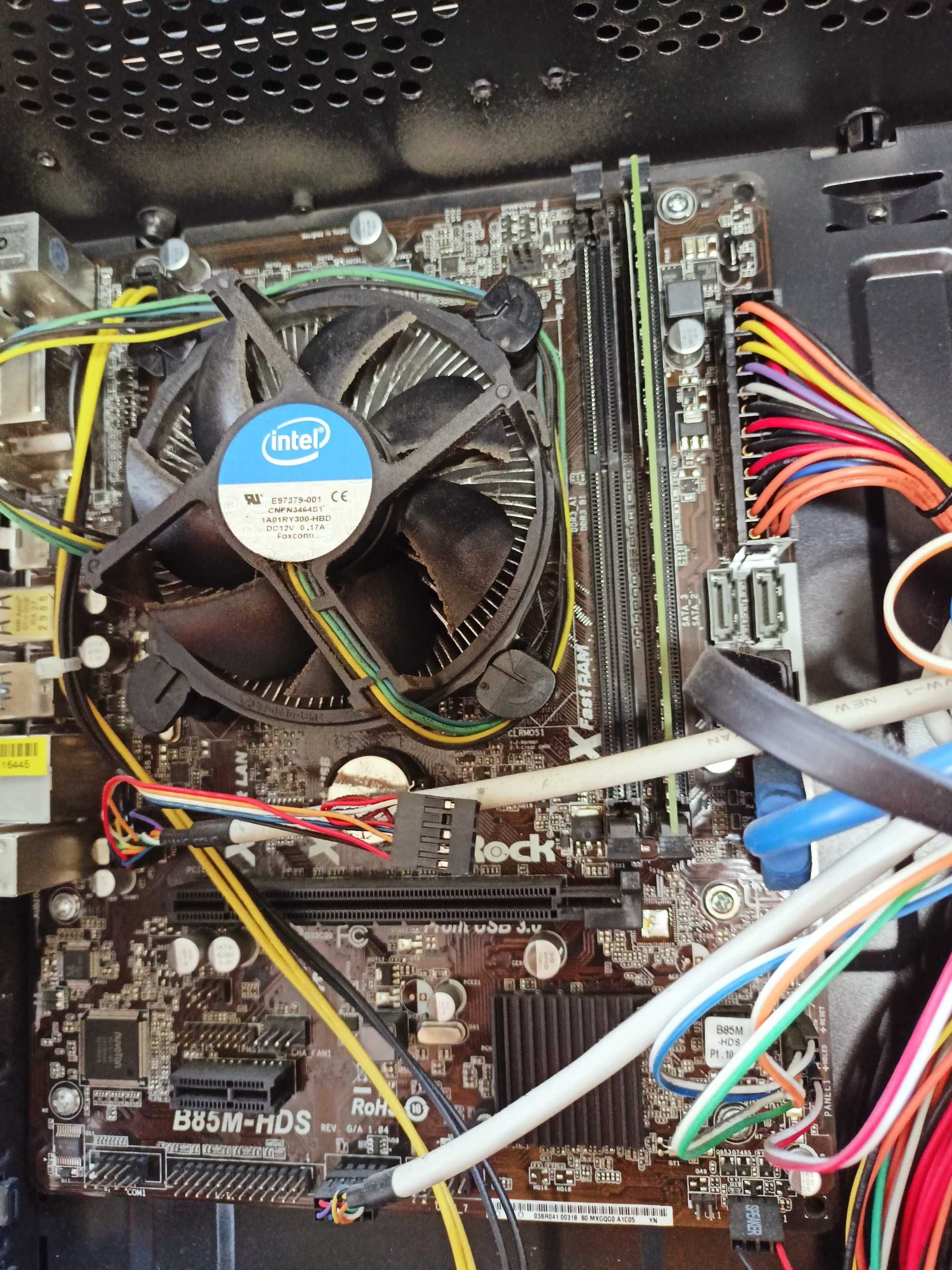 Системний блок ASRock B85M-HDS/i3 4330/4 GB DDR3/500 GB/450W