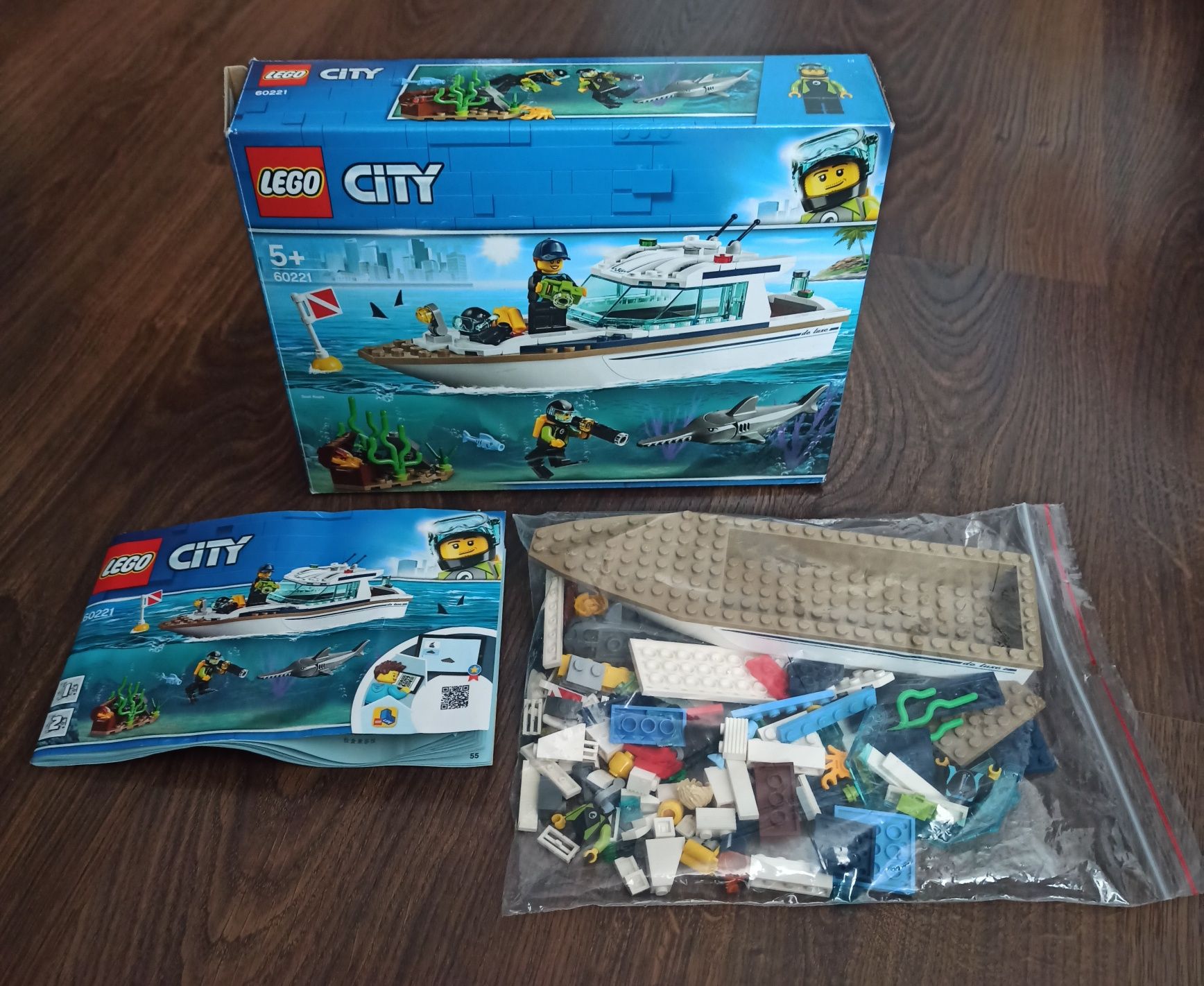 LEGO City 60221 Jacht