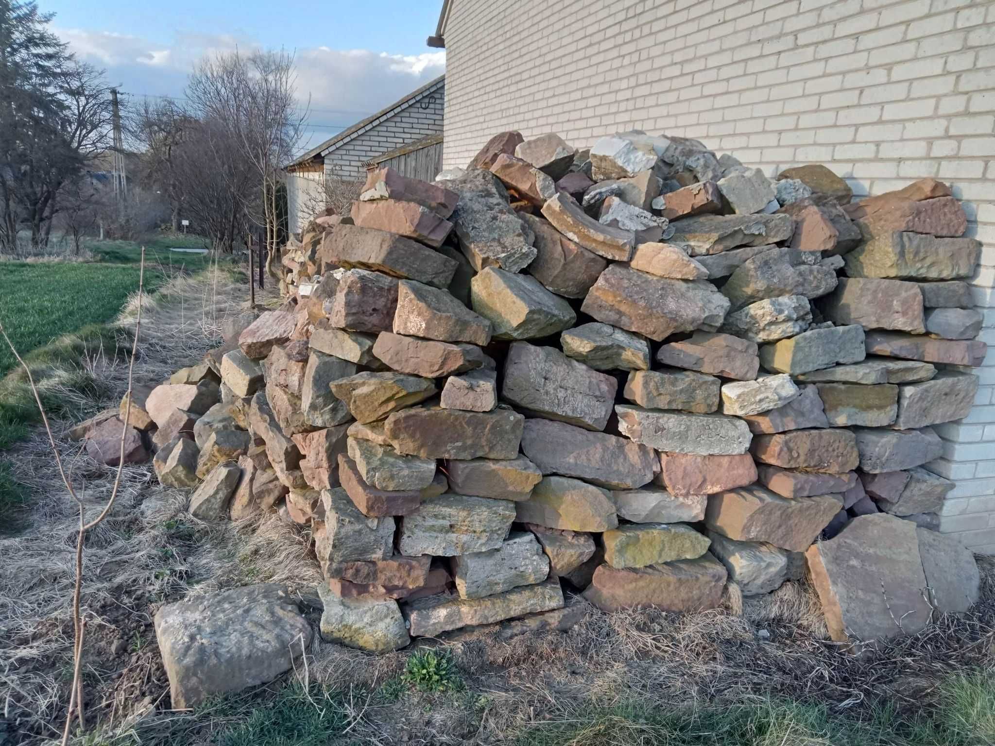 Kamień czerwony twardy