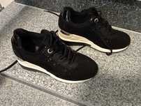 Sprzedam czarne buty  a la adidasy