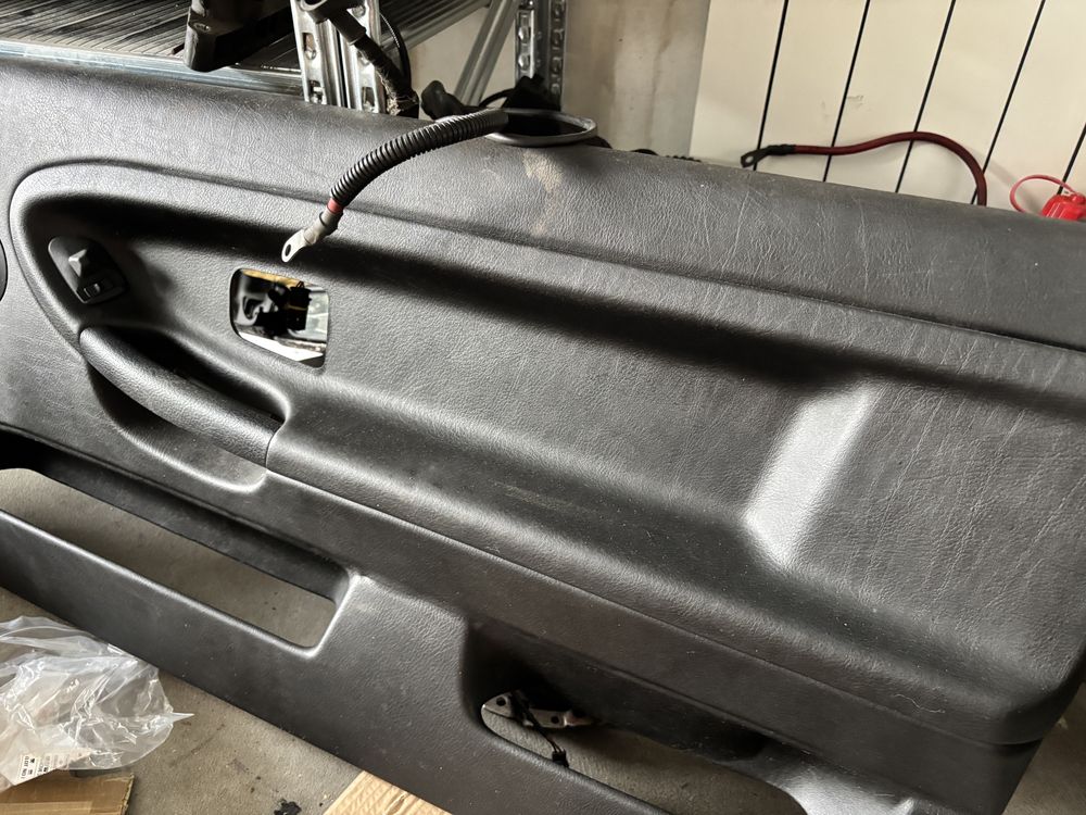 Boczki drzwi e36 coupe cabrio czarne czarna skora