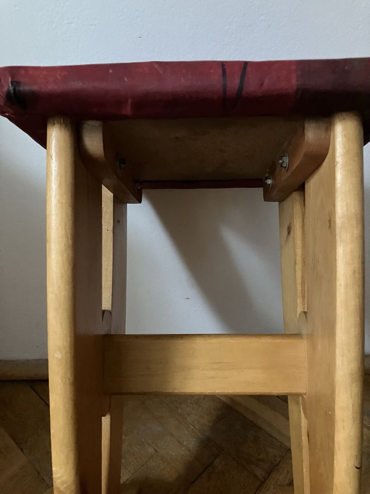 Taboret,stolek drewniany 32x32cm miekkie siedzenie vintage