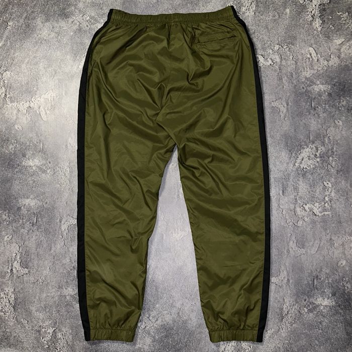 Нейлонові спортивні штани Nike, XL-розмір оригінал хакі кольору