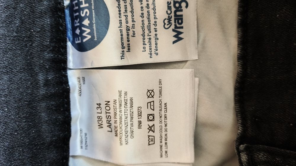 Wrangler Larston Like a Champ czarne męskie jeansy rozm 38/34