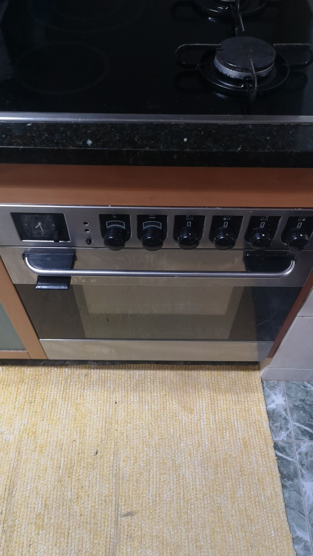Forno + Placa 4 zonas vitrocerâmica + gás TEKA