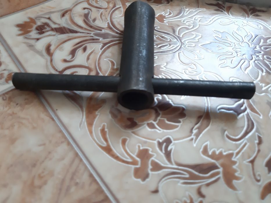 Продам Свечной металлический Ключ