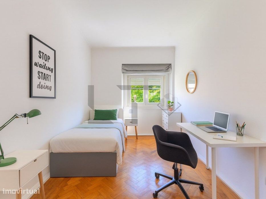 Quarto para Estudante para Arrendamento em plena Av. da Igreja, Alv...