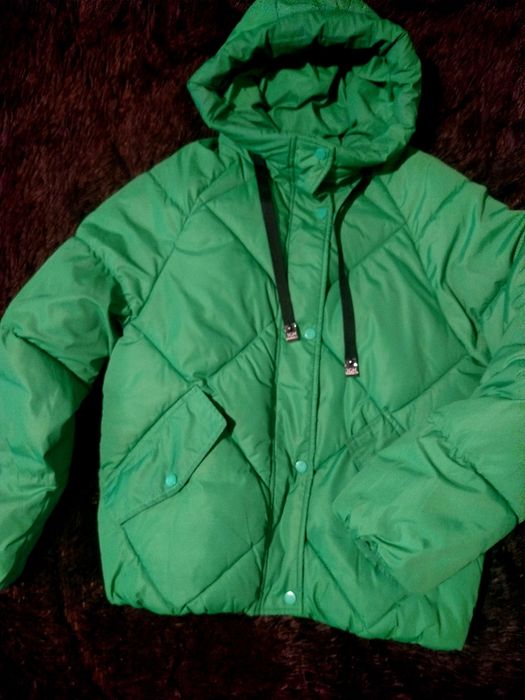 Курточка пуховик в чудовому стані