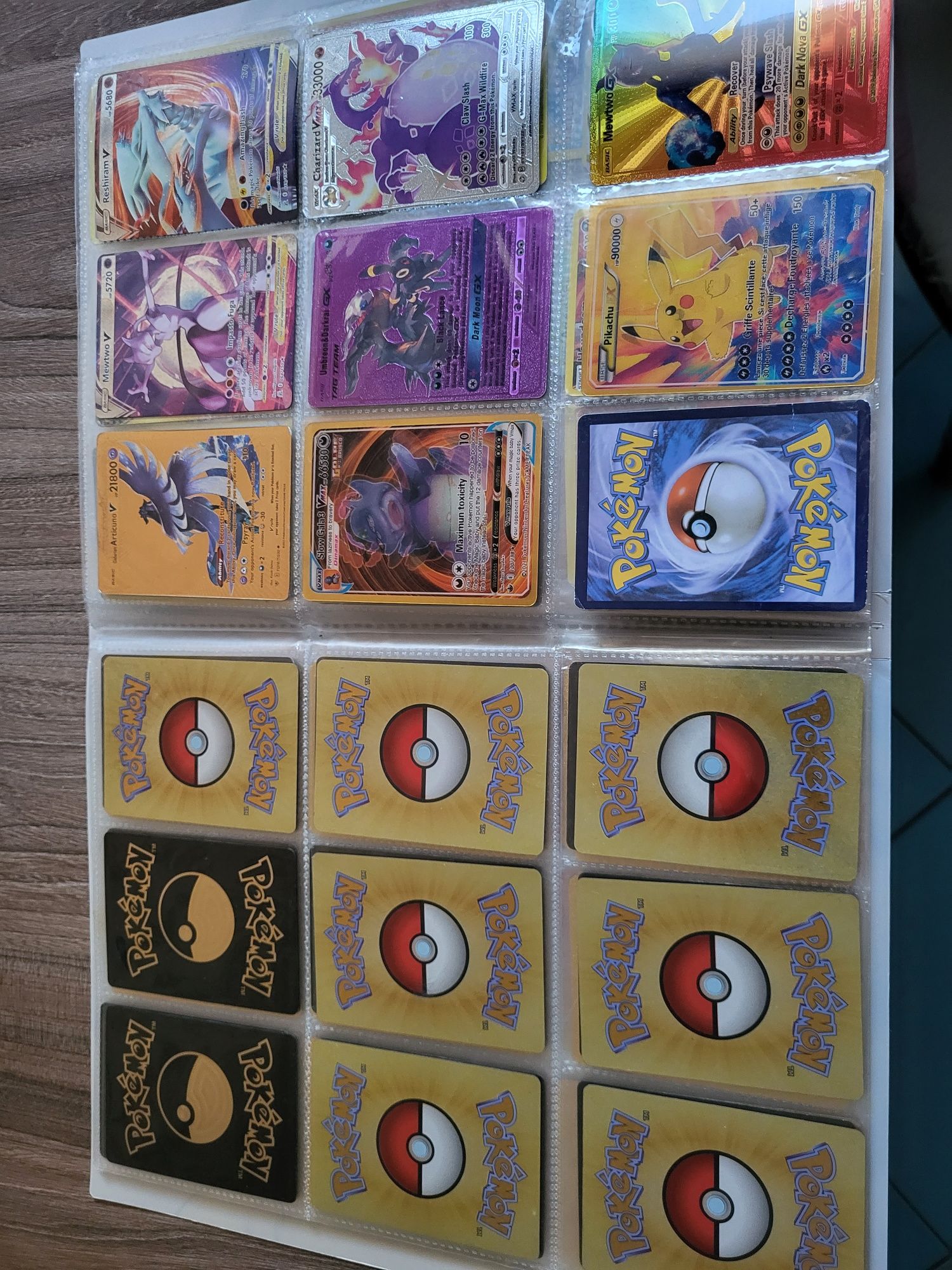 Album kolekcjonerski z kartami Pokemon