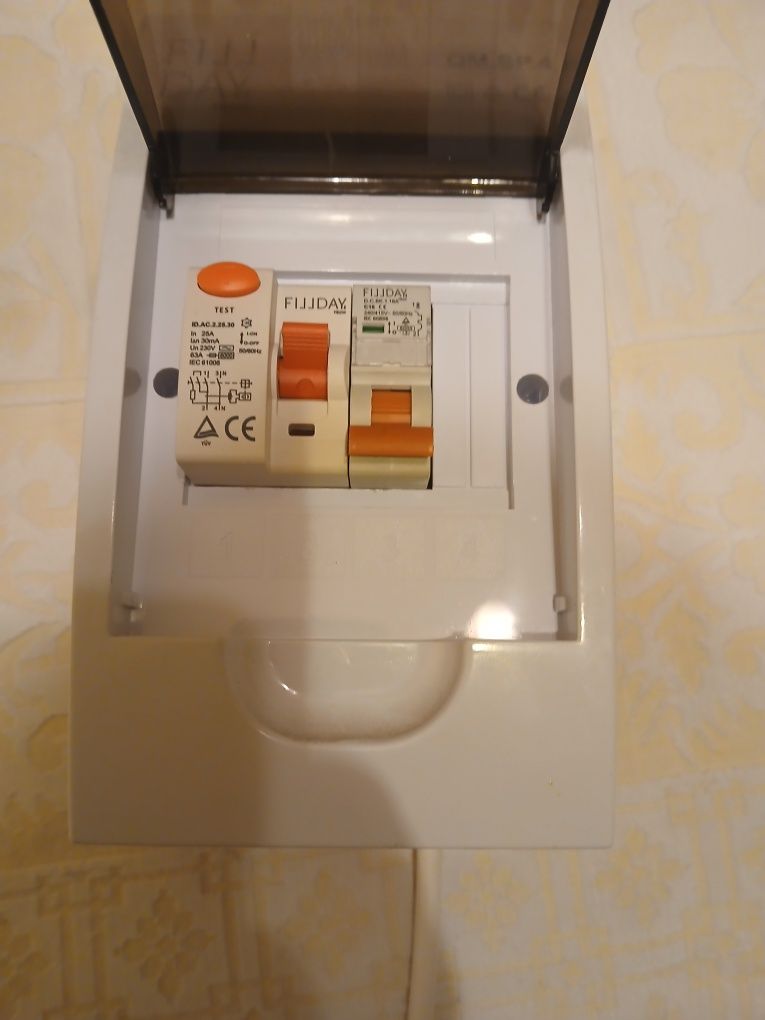 mini quadro eléctrico monofasico, tem um diferencial de 25A