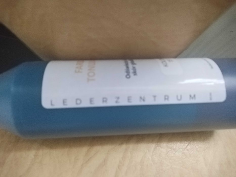 Farba tonująca do renowacji skór marki Lederzentrum  250 ml.