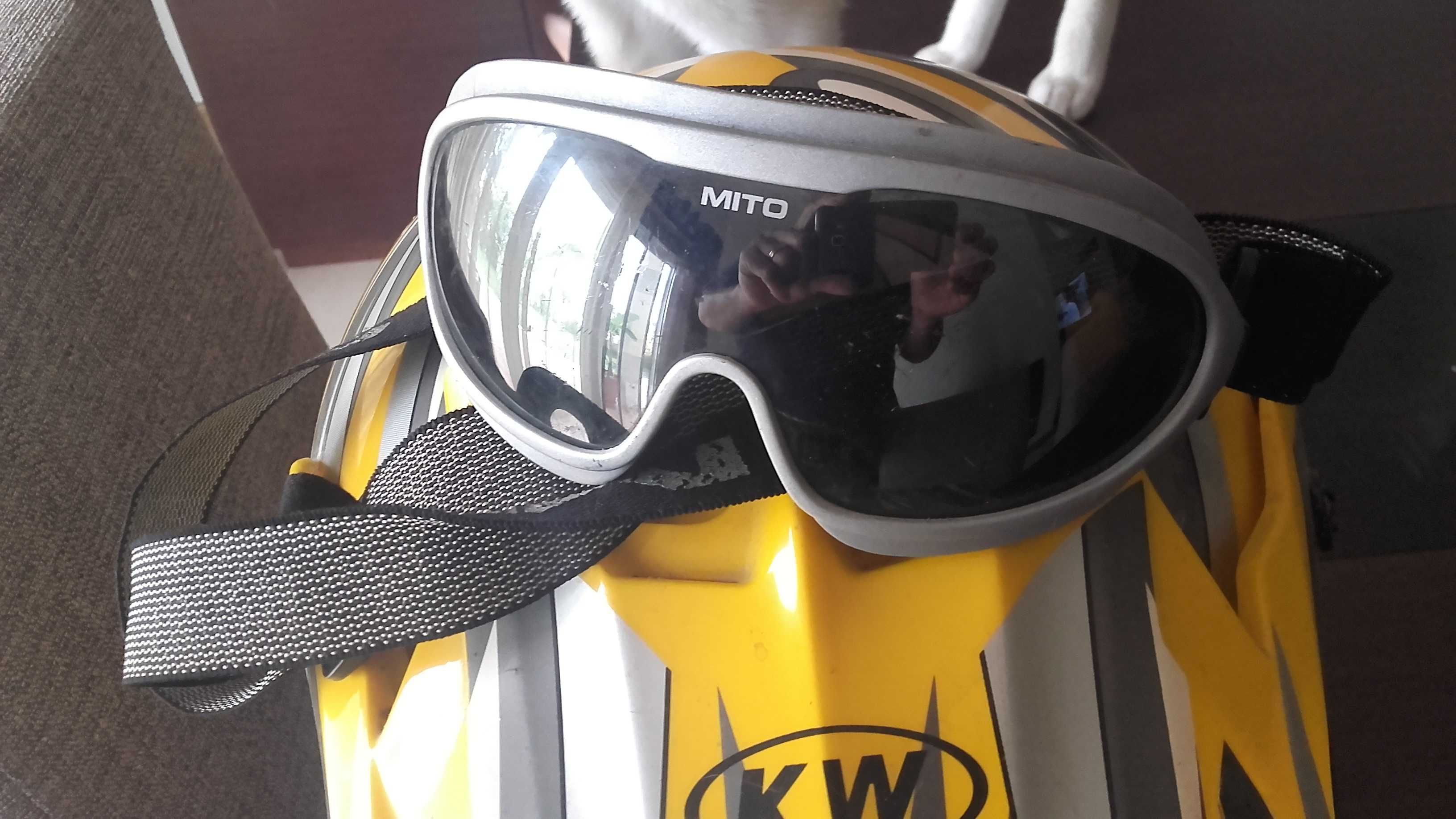 Vendo capacetes amarelo cross KW com oculos Mito ou o capacete cinza.