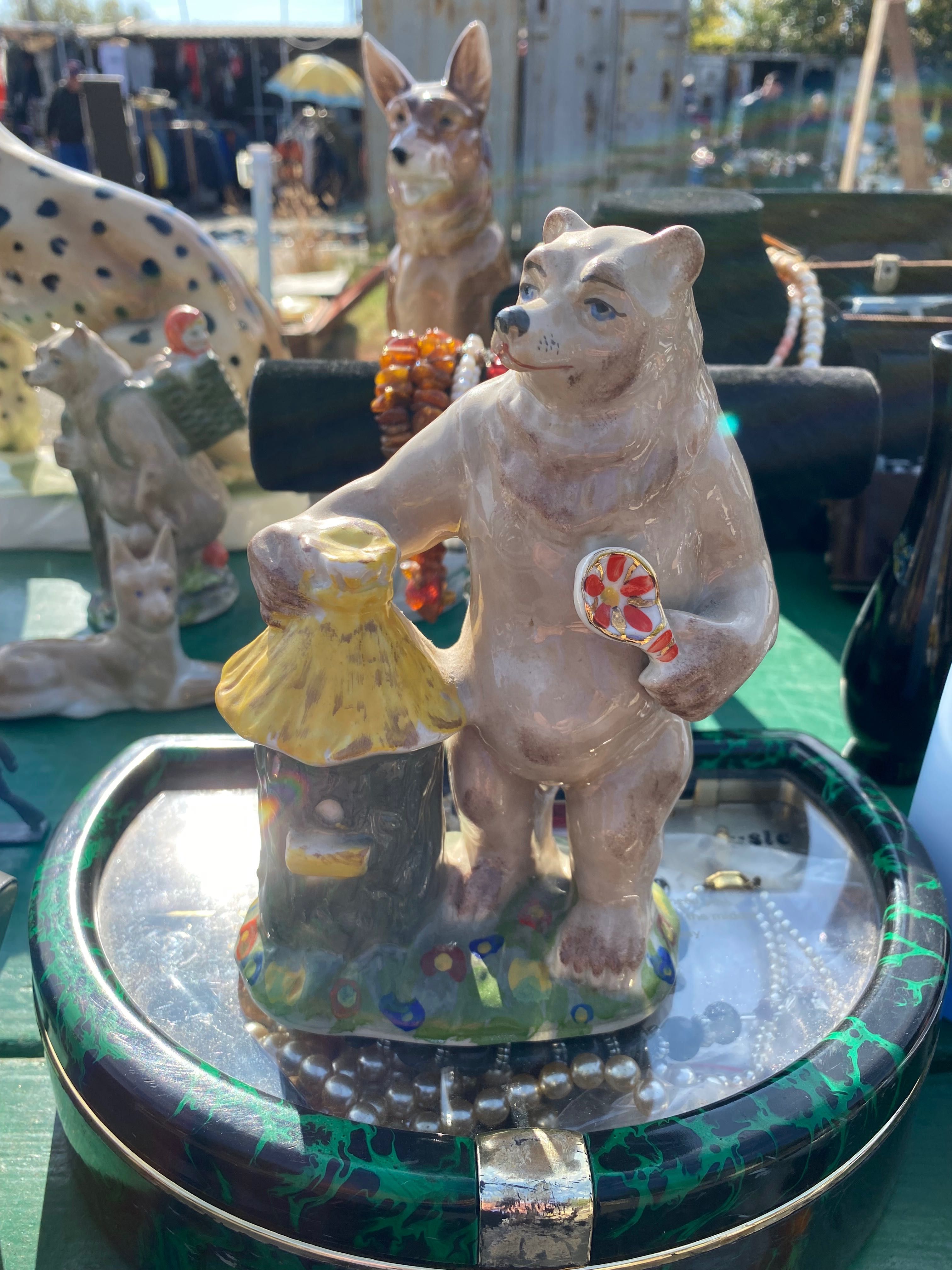 Продам пару фарфоровых фигурок Маша и медведи!