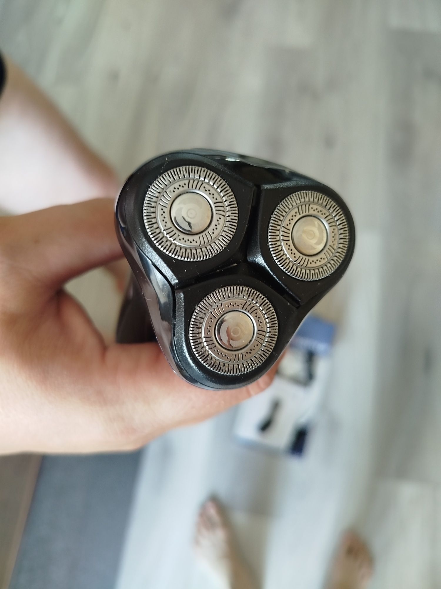Продам новую бритву Remington R4